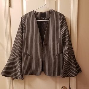 Bell-sleeve blazer